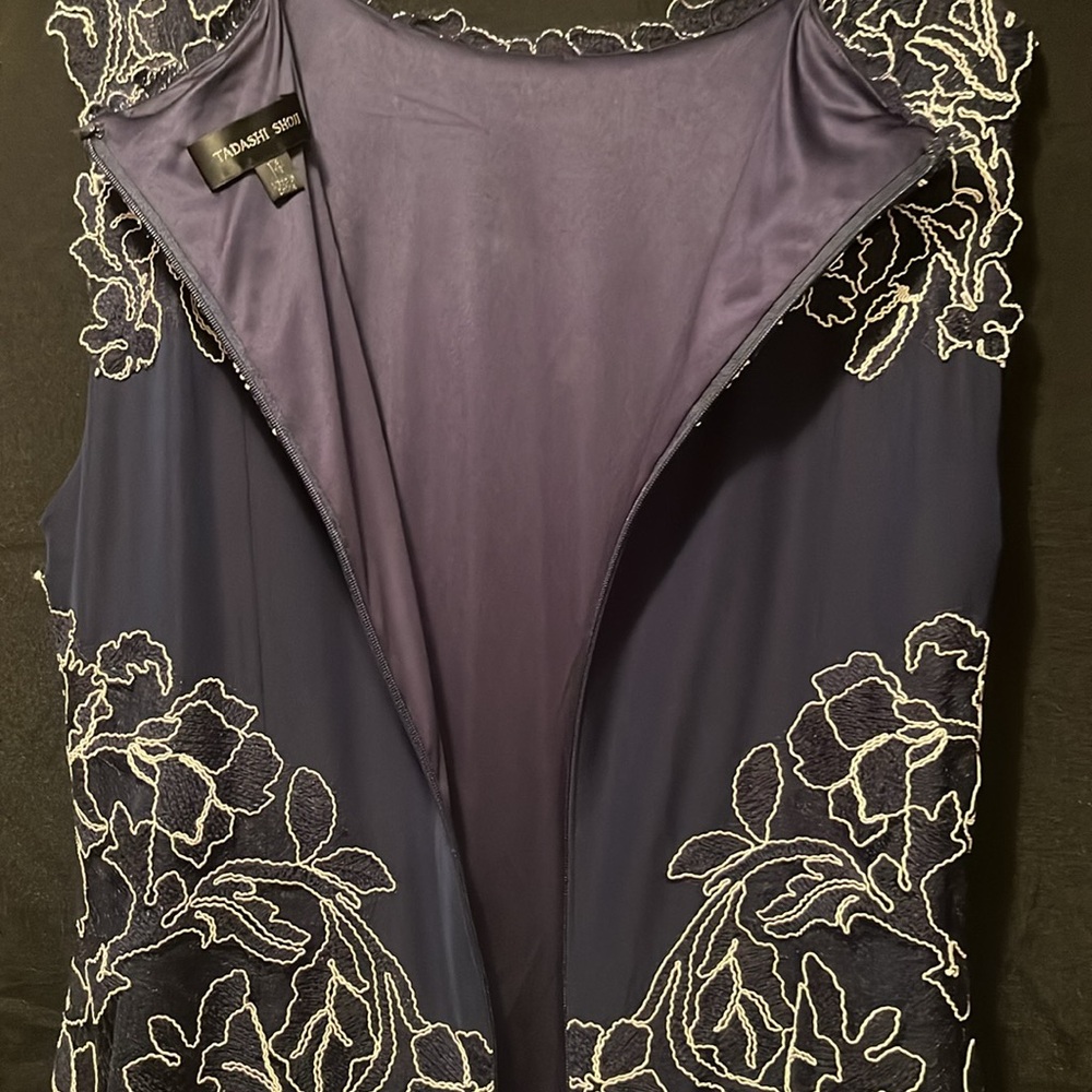 Tadashi Shoji “Barbara” Lace-pattern Size 14. Navy w/white #10209 - Picture 6 of 9